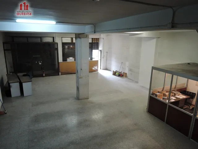 SE VENDE O ALQUILA LOCAL COMERCIAL EN O COUTO. — 12