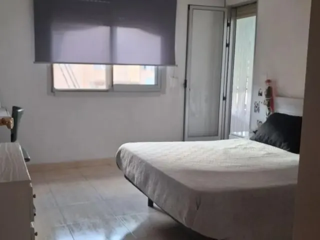 Piso reformado de 3 habitaciones con balcón y vistas al parq - foto 5