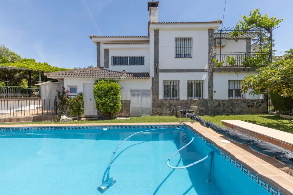 Vivienda Exclusiva en Urbanización Viñas del Rey – Otura