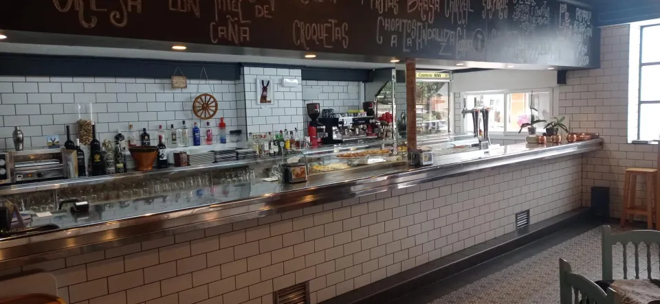 SE VENDE NEGOCIO DE HOSTELERIA, EN PLENO FUNCIONAMIENTO.