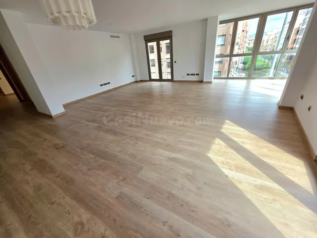 Exclusiva vivienda a estrenar en Castellón sin muebles - foto 2