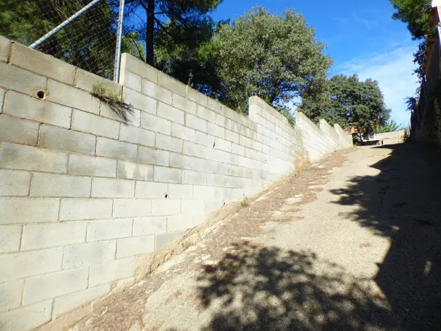 TERRENO URBANO EN CASTELLNOU DE BAGES SEMIPLANO DE 854M2 — 2