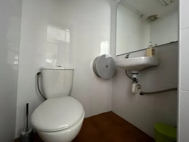 DESTACABLE Y PECULIAR LOCAL en VENTA o ALQUILER en Martorell. — 22