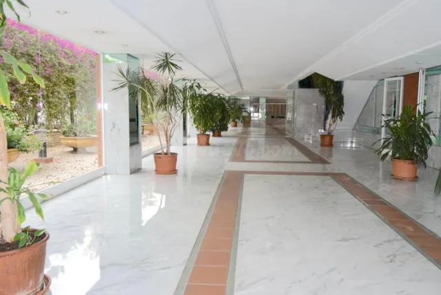 Piso con piscina, terraza y garaje en Cardenal Ilundain. Tas - foto 3