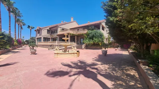 RESTAURANTE EN CABO ROIG. CON 871 M2. — 17