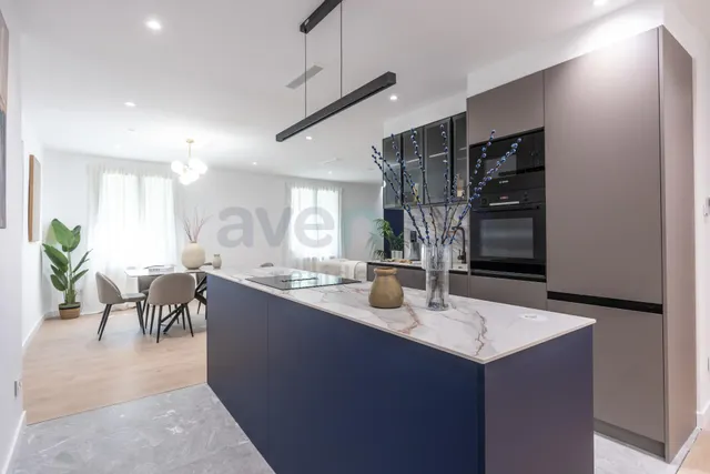 Elegante vivienda reformada de 3 dormitorios en Calle Bailén — 9