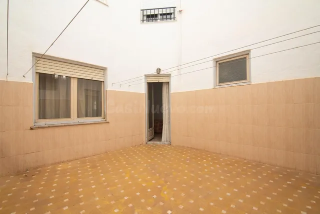 ¿Buscas una gran vivienda a escasos metros del centro? — 42