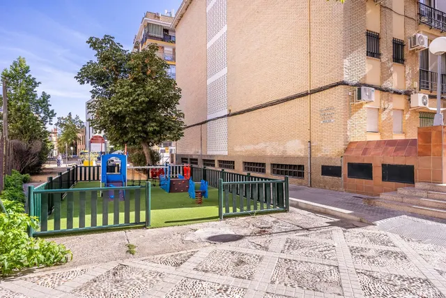 PISO DE 4 DORMITORIOS CONVERTIDO EN 2 EN PLENO CORAZÓN DE TRIANA — 34