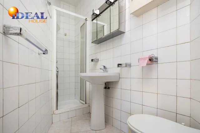 Espectacular edificio a 3 calles con vivienda y locales comerciales en pleno centro de Alhama de Gr — 39