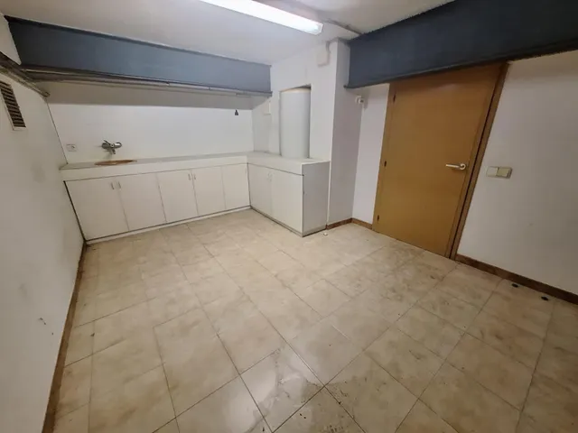 Oportunitat d’Inversió a Santa Margarida de Montbui: Ampli Local Comercial — 13