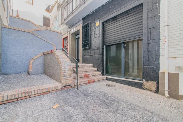 Se vende espectacular espacio comercial reformado en el corazón de Granada — 27