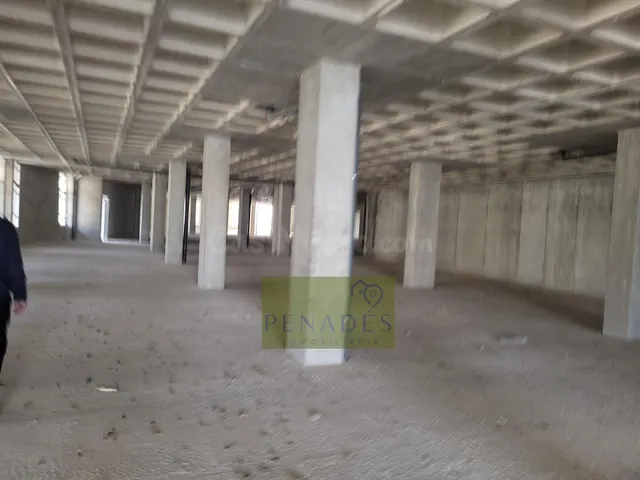 LOCAL COMERCIAL CON MAS DE NOVENTA PLAZAS DE APARCAMIENTO. - foto 2