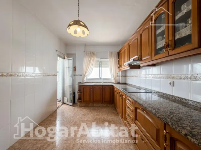 Espacio y luminosidad con infinitas posibilidades en este amplio piso exterior con balcón y trastero — 9