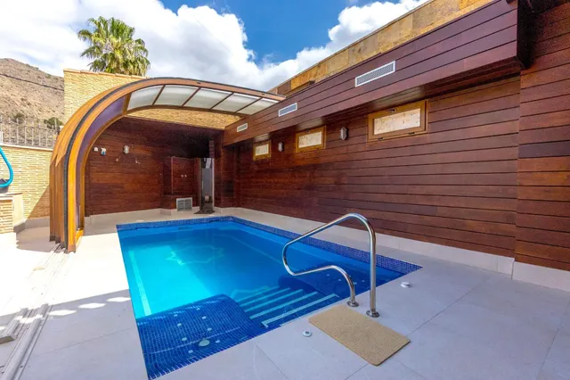Impresionante villa de 620 metros con piscina, sotano, bodega y GYM!!! — 16
