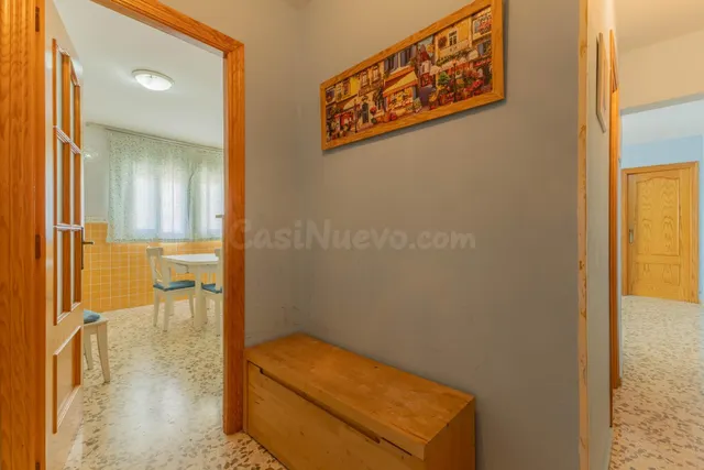Amplio y Luminoso Piso  2 dormitorios y 1 baño . Junto al Hospital — 2