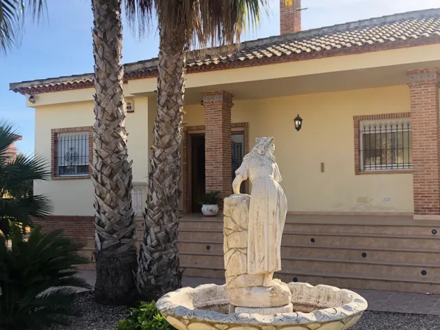 CHALET DE LUJO CON MUY BUENA ORIENTACION EN LUGAR MUY TRANQUILO — 19