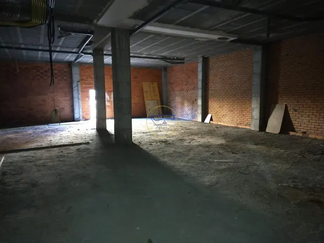 Local lóbrego en el entorno de Hispanidad — 29