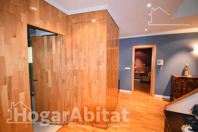 AMPLIA Y PRECIOSA CASA REFORMADA CON GARAJE Y TERRAZA - foto 4