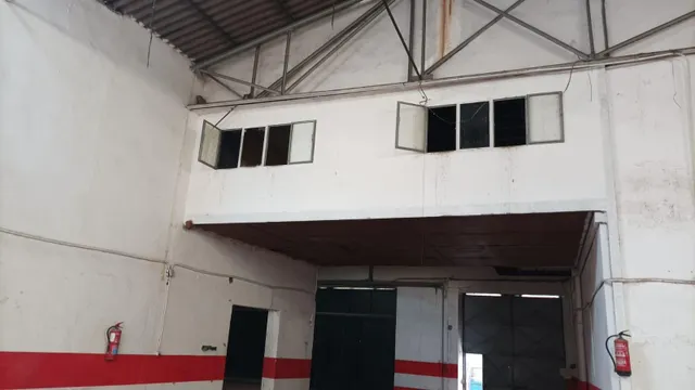 Gran local comercial a la venta — 8