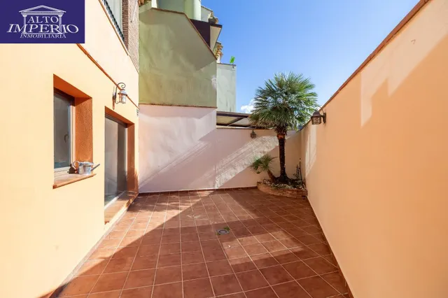 ESPECTACULAR CASA ADOSADA CON PISCINA INDEPENDIENTE — 42