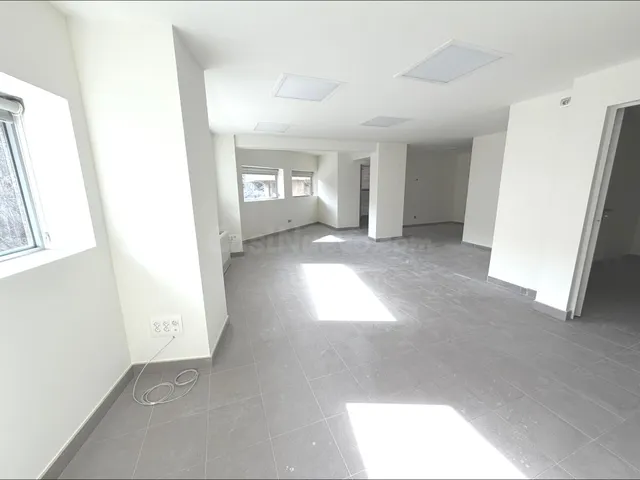 Se vende fantástica oficina en entreplanta de 117 m2 - foto 5