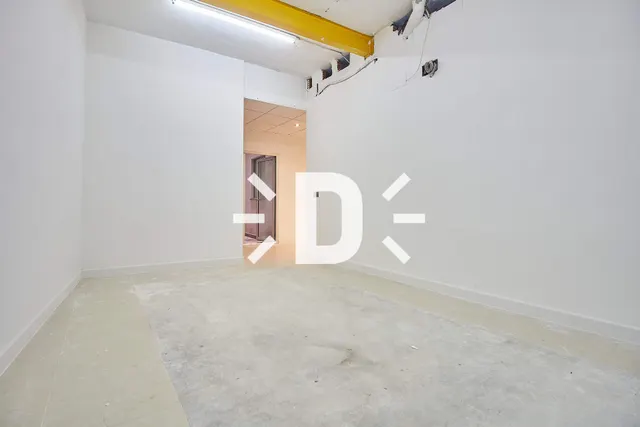 Alquiler local en zona premium — 19