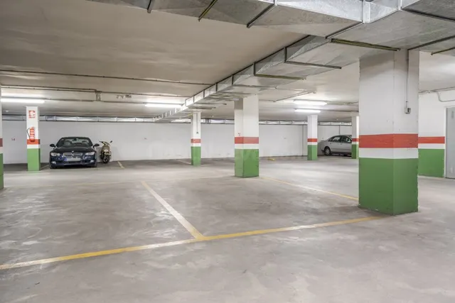 SE VENDEN 2 PLAZAS DE GARAJE. ZONA FORUM. 46.000 EUROS. — 4
