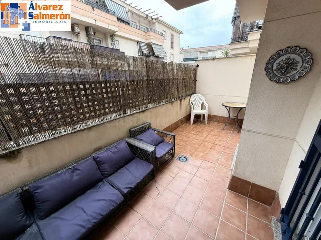 Piso amueblado con piscina, terraza y cochera en Las Gabias  - foto 5