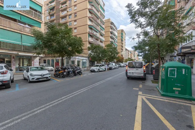 Piso de 3 dormitorios en calle milán, zaidín | muy luminoso y con gran potencial — 32