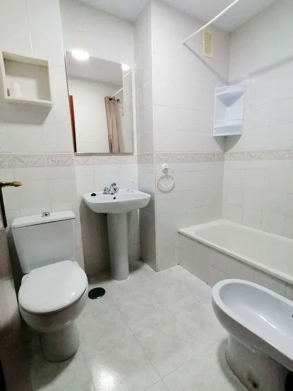 Piso de 4 Dormitorio y 2 Baños - Garaje coche y moto Opcional — 16