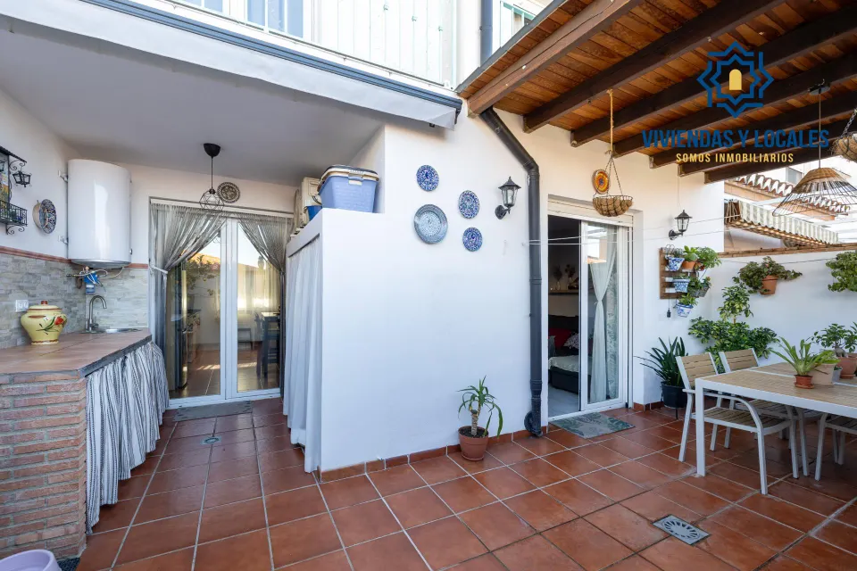 MARAVILLOSA CASA  A POCOS MINUTOS DEL CENTRO DE LA ZUBIA