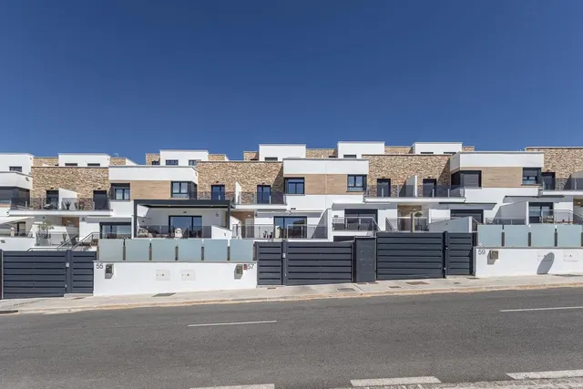 Vivienda de lujo en Urbanización SERRALLO HILLS. — 50