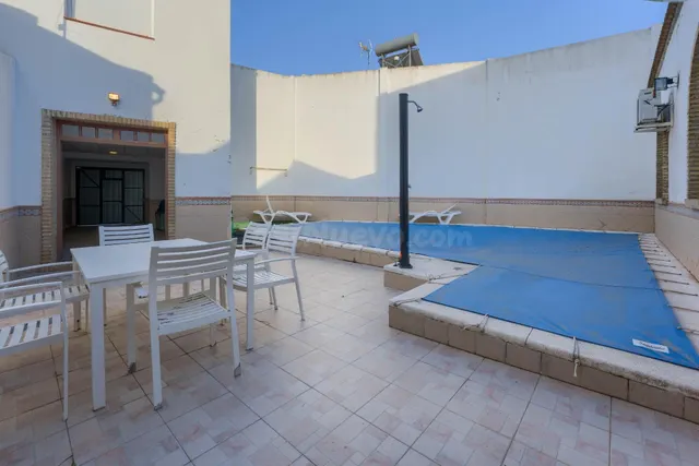 Casa y piso con piscina privada y garaje en el centro de La  - foto 2