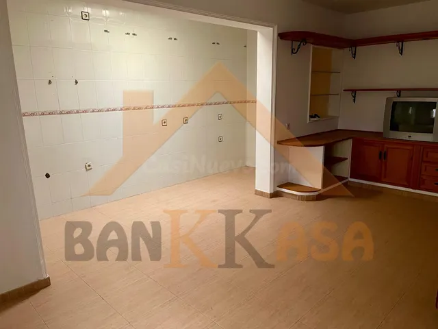 AMPLIA VIVIENDA CON ALMACEN - foto 2