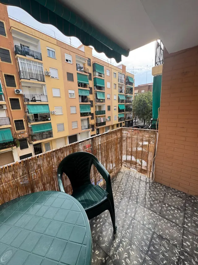 Estupendo piso de 3 habitaciones, con terraza, semi reformado. Zona Marxalenes - General Avilés — 7