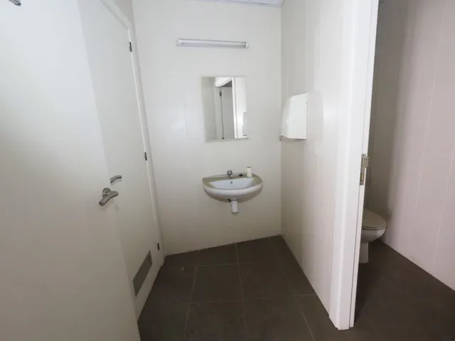 SE VENDE LOCAL COMERCIAL EN CASTELLBISBAL — 10