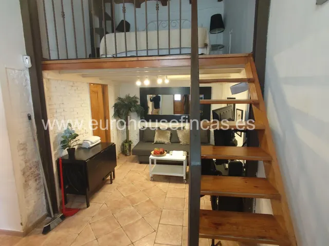 Piso reformado de una habitación con terraza en Finca antigua en Sants. — 4