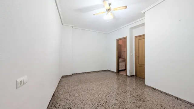SECTOR 5, VIVIENDA MUY LUMINOSA, OBRA SEMINUEVA, CON ASCENSOR Y EXCELENTES VISTAS. — 11