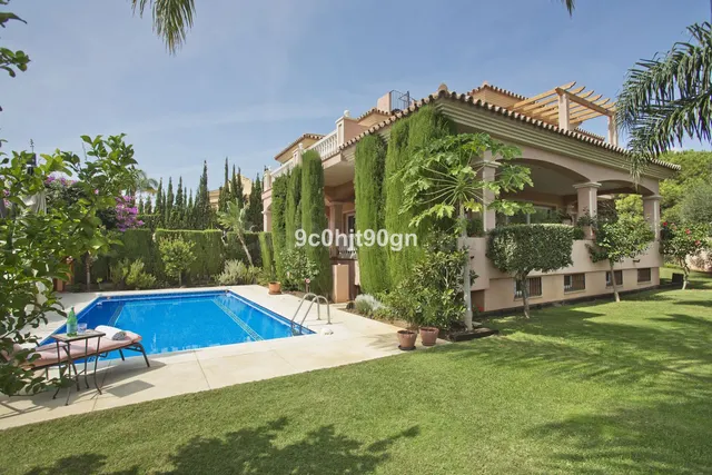 Chalet 6 habitaciones 579m² en venta - Marbella