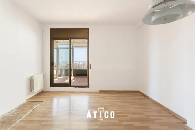 Atico con una terraza espectacular y vistas unicas sobre Barcelona — 12