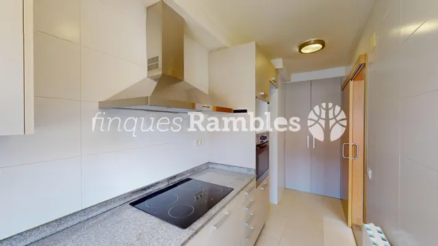 PISO PRÁCTICAMENTE NUEVO, EN LA TRANQUILA ZONA DEL BARRI SAN - foto 4
