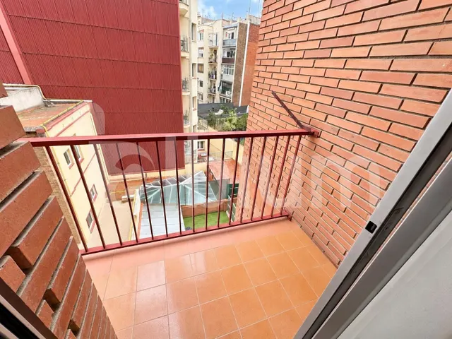 Amplio piso de 4 habitaciones con terraza, parking y trastero — 11