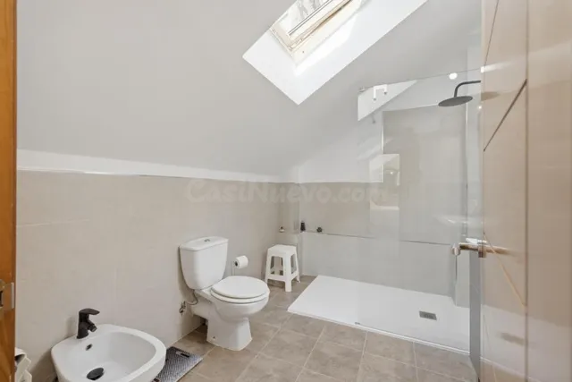 UNA JOYA EN PIEDRA GALLEGA EN EL CORAZÓN DE LAS RÍAS BAIXAS. 407 m2 construidos | Parcela: 1.626 m2 | Dormitorios: 4 | Baños: 3 — 46