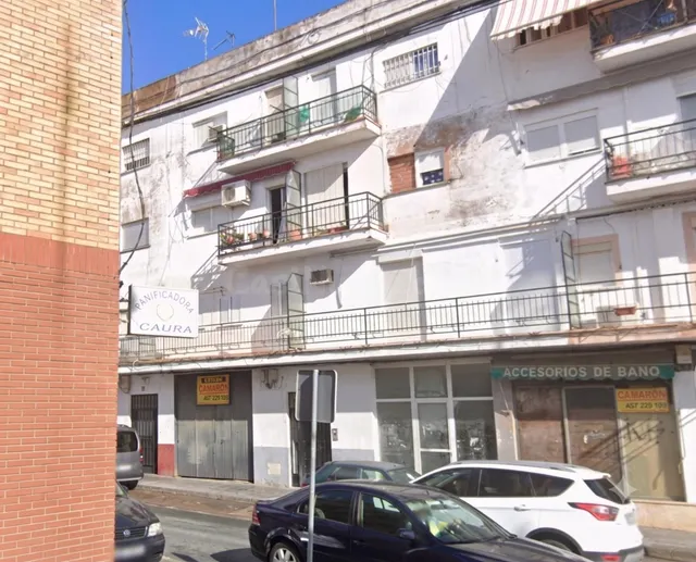 Inmueble Ocupado-Sin Posesión. Piso en venta en Coria del Rí - foto 2