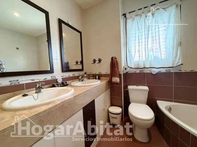 Privacidad y vida al aire libre en este exclusivo chalet con jardín, buhardilla y garaje en Masías — 35