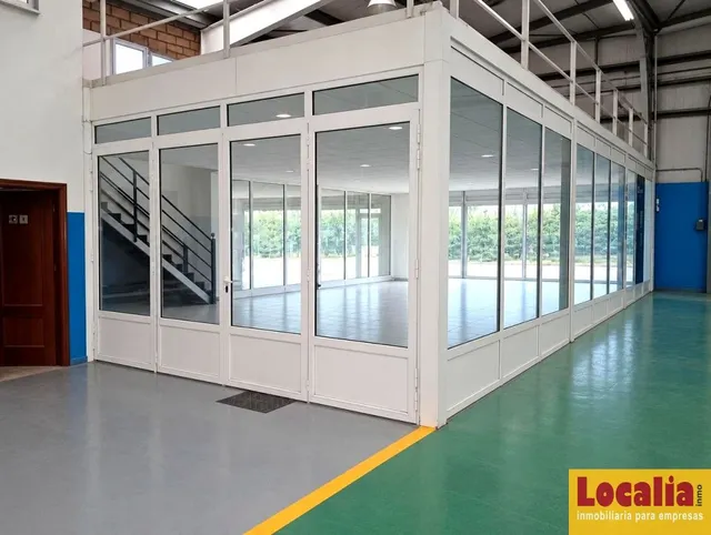 Venta de nave con oficinas y extensa campa, Bezana — 6