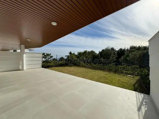 Exclusivo apartamento con vistas al mar en Higuerón: Lujo y 