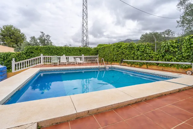 CASA DE CAMPO CON PISCINA Y BARBACOA, CERCA DE LA MONTAÑA - foto 2