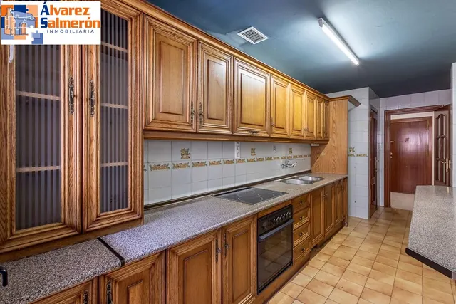 Espacio, luz y comodidad en una vivienda con grandes posibilidades en zona Alcampo — 10