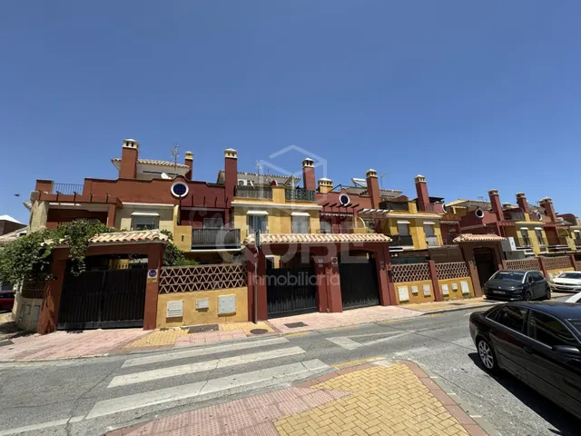 Adosado 4 habitaciones 330m² en venta - Churriana-El Pizarri
